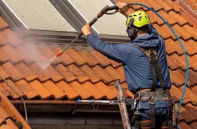 Démoussage et hydrofuge de toiture à Combleux